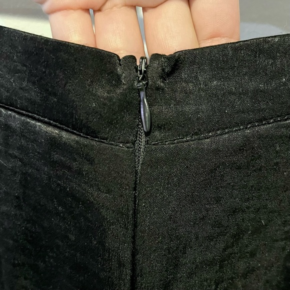 Night and Day long satin skirt with slit - Picture 10 of 10